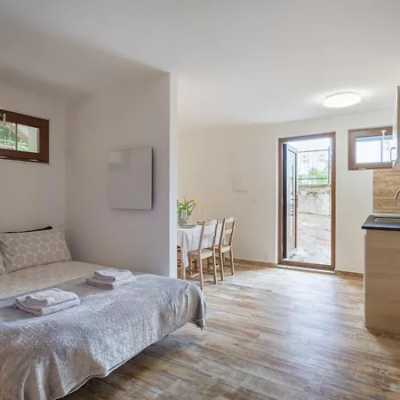 Armida - 1976 Apartment