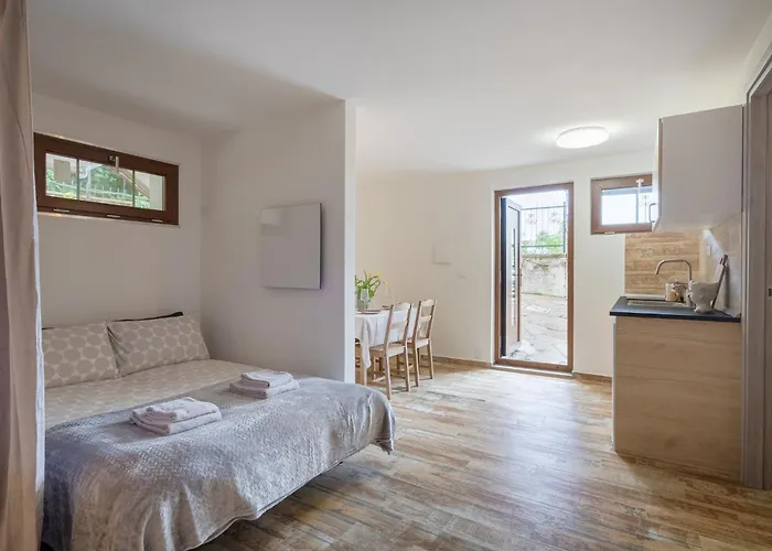 Armida - 1976 Apartment